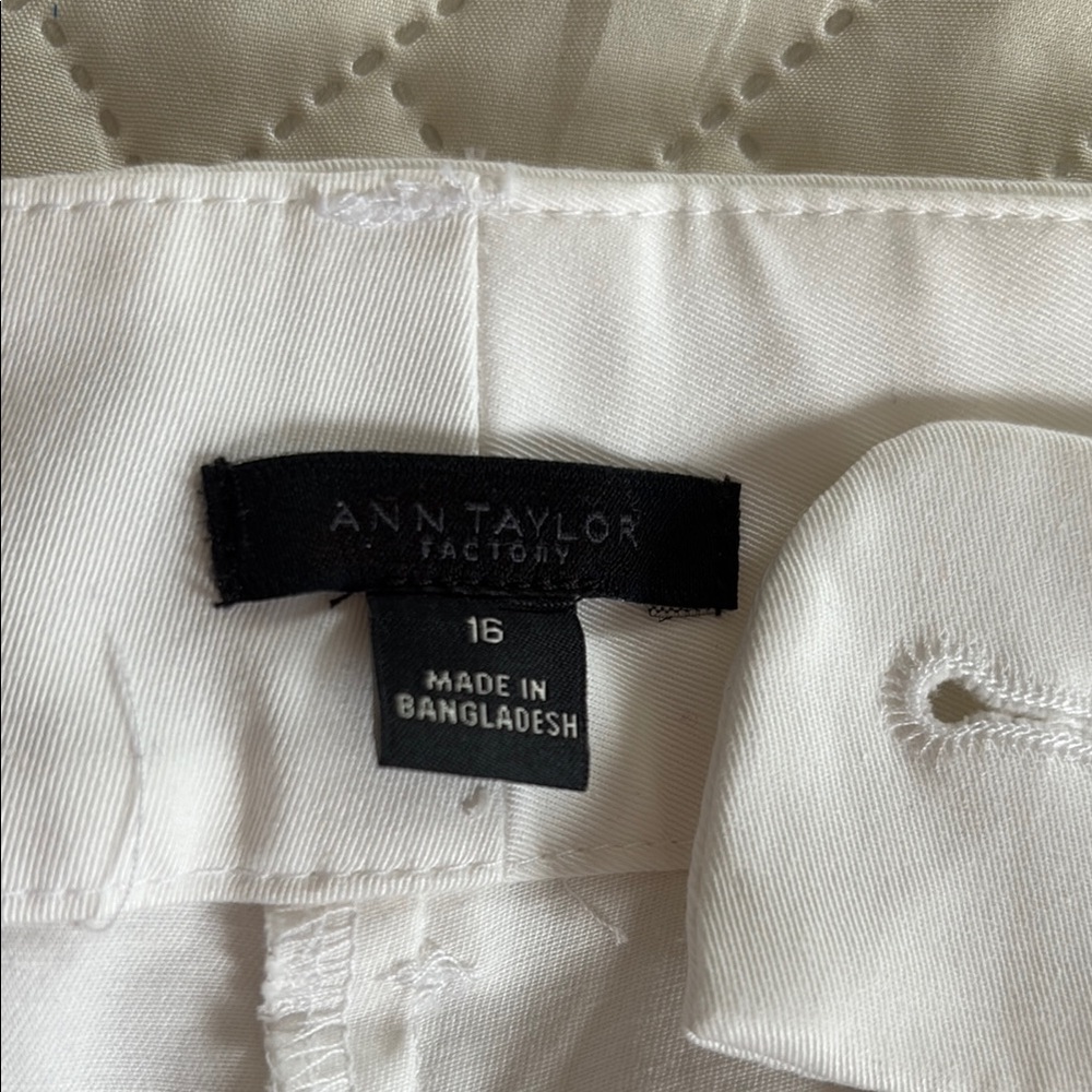 Ann Taylor Factory White Cropped/Cuffed Pants SZ 16 - Picture 3 of 9